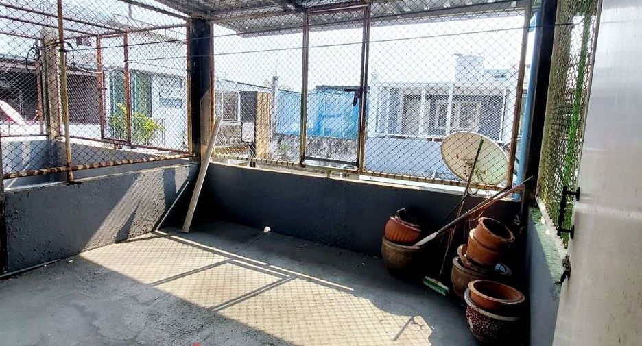 For sale 3 bedrooms retail Space in Dusit, Bangkok