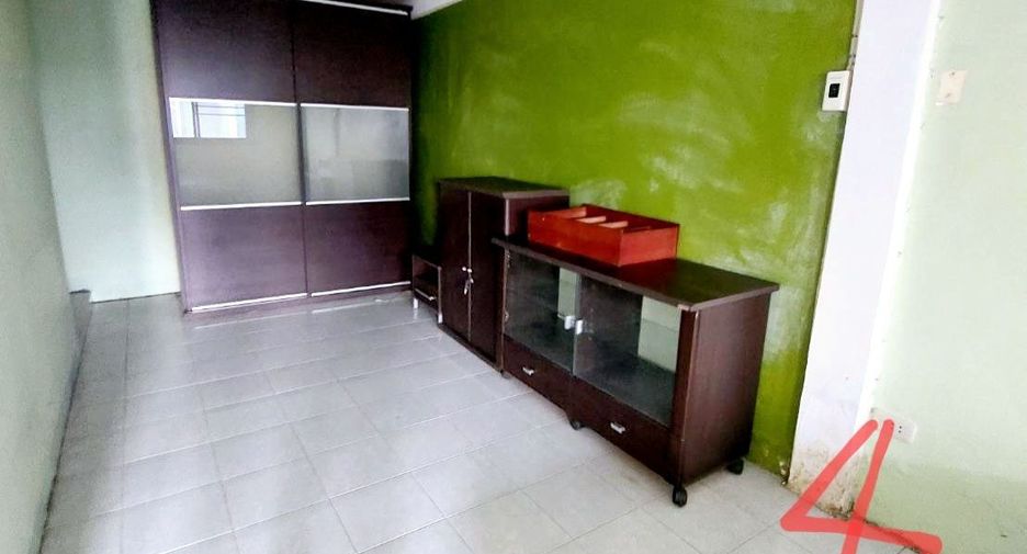 For sale 3 bedrooms retail Space in Dusit, Bangkok