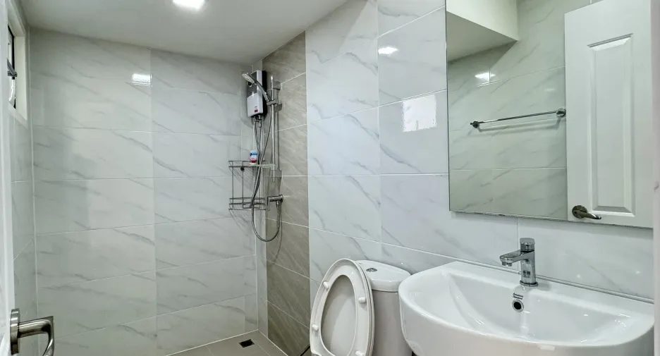 For rent 4 bedrooms house in Mueang Udon Thani, Udon Thani