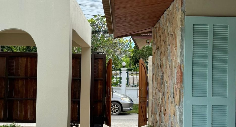 For rent 4 bedrooms villa in Mueang Phuket, Phuket