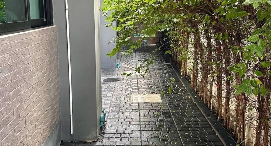 For sale and for rent 5 bedrooms house in Prawet, Bangkok