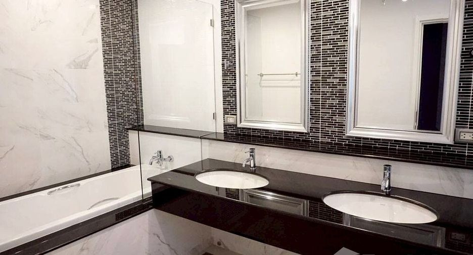 Villa en alquiler de 4 habitaciones en Bang Lamung, Chonburi