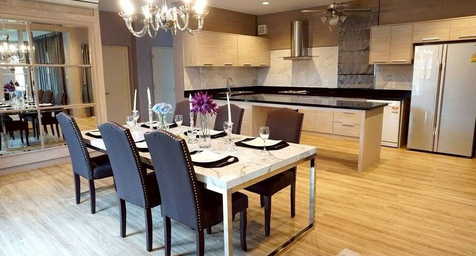 Villa en alquiler de 4 habitaciones en Bang Lamung, Chonburi