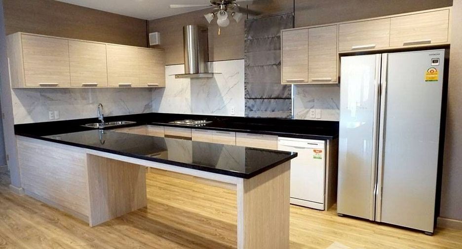 Villa en alquiler de 4 habitaciones en Bang Lamung, Chonburi