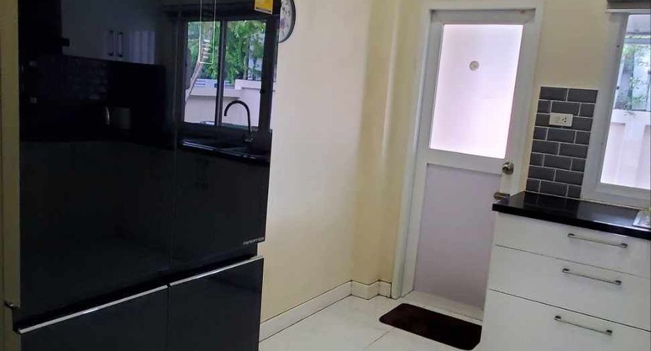 Haus zur Miete mit 3 Zimmer in Bang Lamung, Chonburi