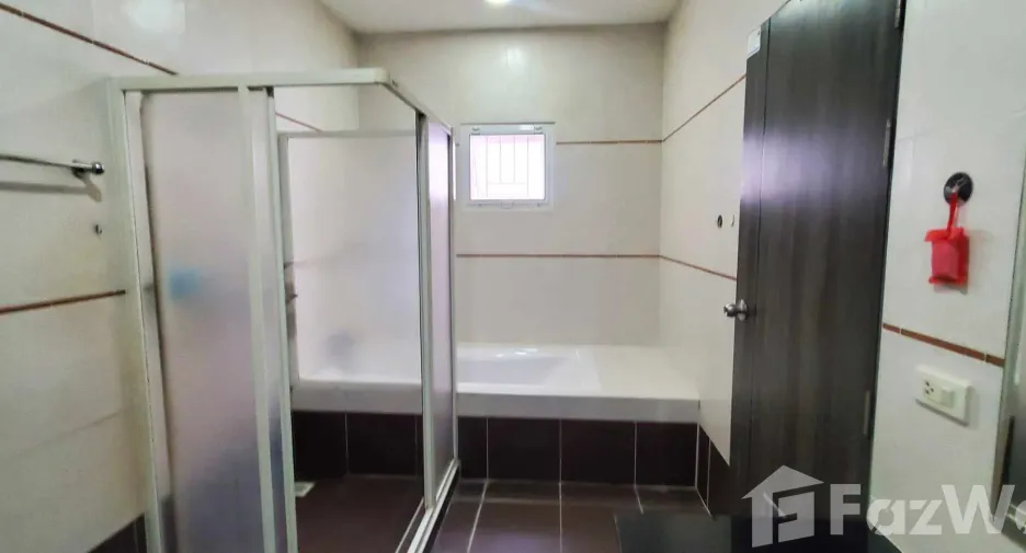 Haus zur Miete mit 3 Zimmer in Bang Lamung, Chonburi