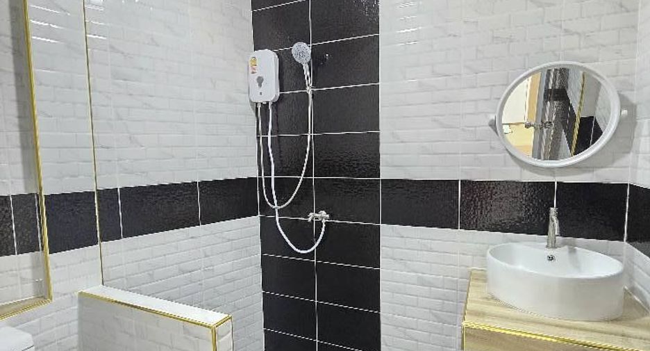 Casa adosada en venta de 3 habitaciones en Bang Lamung, Chonburi
