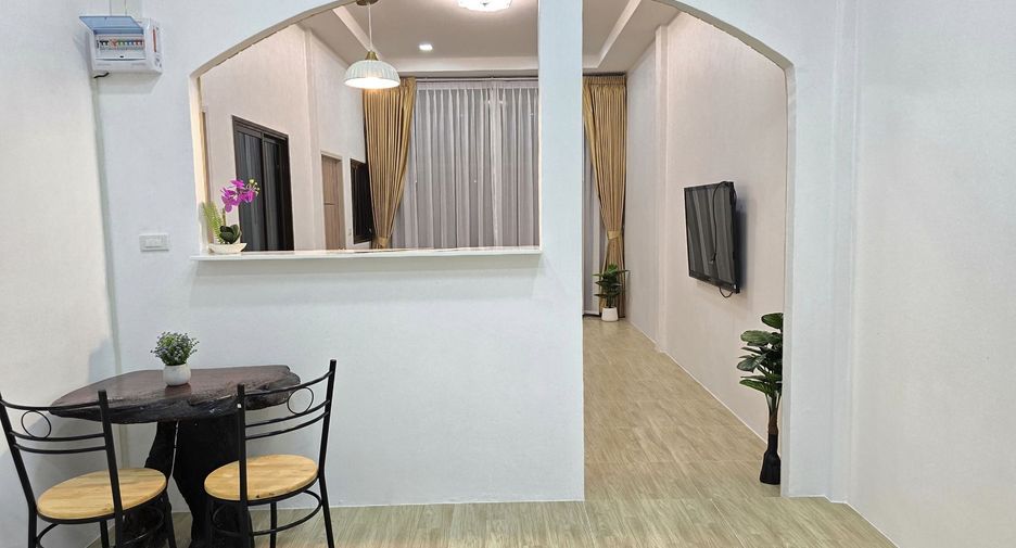 Casa adosada en venta de 3 habitaciones en Bang Lamung, Chonburi