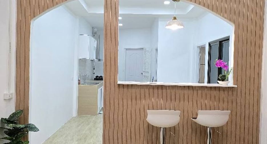 Casa adosada en venta de 3 habitaciones en Bang Lamung, Chonburi