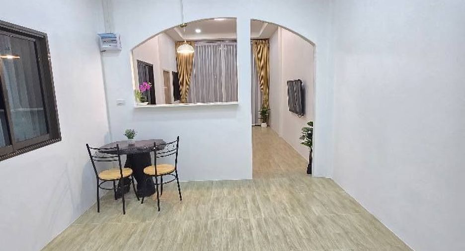 Casa adosada en venta de 3 habitaciones en Bang Lamung, Chonburi