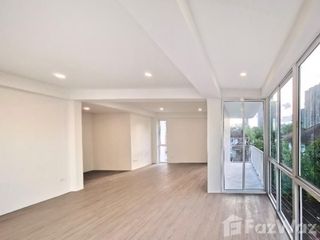 For sale そして for rent 6 ベッドルーム house in Phra Khanong, Bangkok