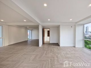 For sale そして for rent 6 ベッドルーム house in Phra Khanong, Bangkok