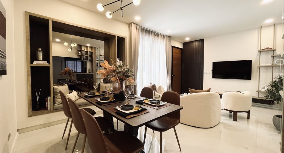 For sale 3 bedrooms townhouse in Wang Thonglang, Bangkok