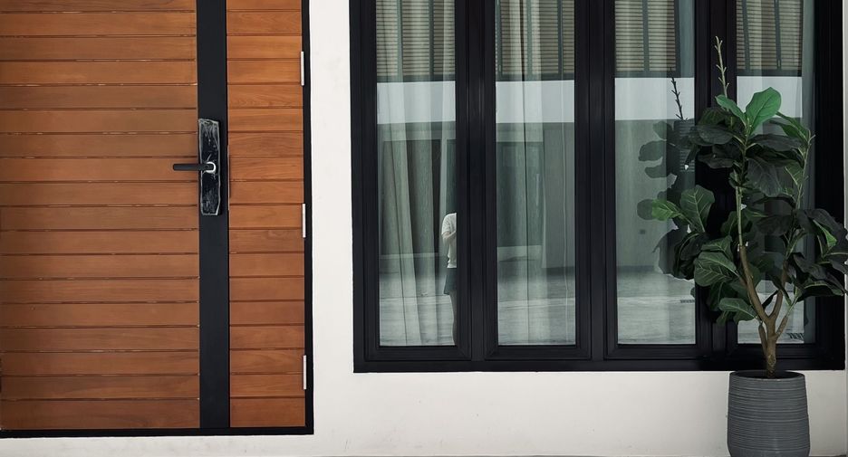 For sale 3 bedrooms townhouse in Wang Thonglang, Bangkok