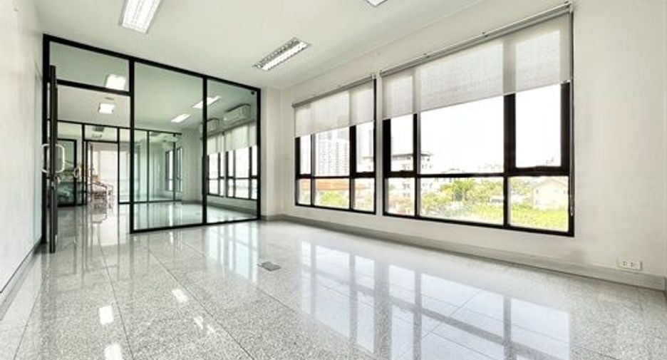 For sale 10 ベッドルーム office in Phra Khanong, Bangkok