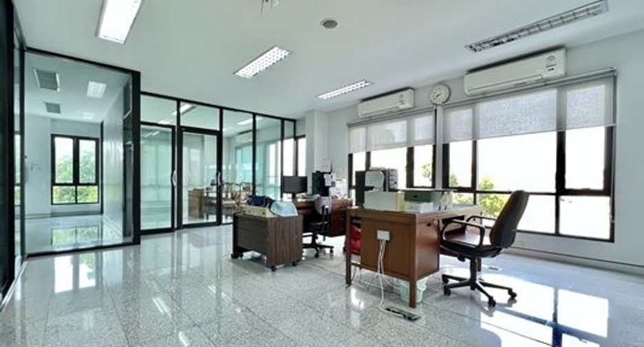 For sale 10 ベッドルーム office in Phra Khanong, Bangkok