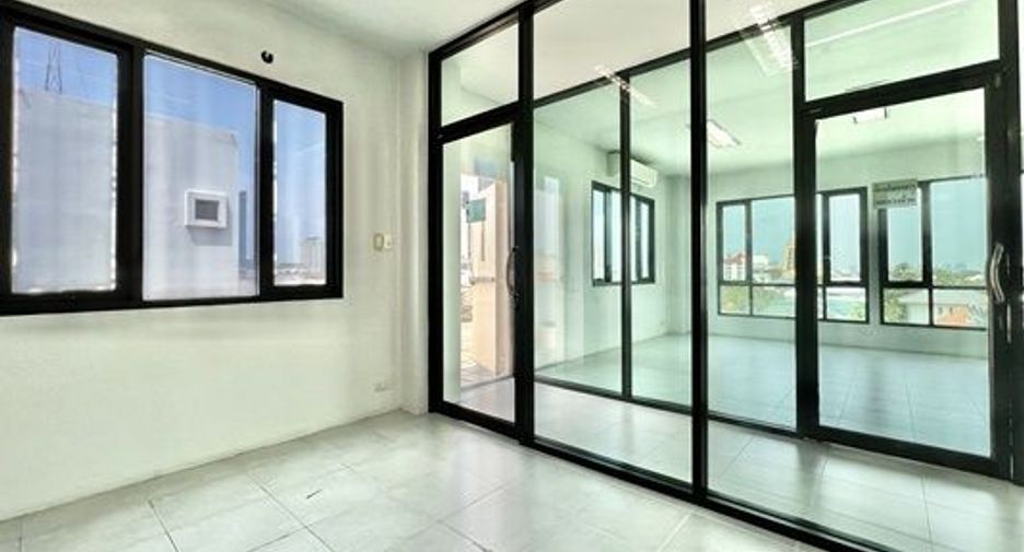 For sale 10 ベッドルーム office in Phra Khanong, Bangkok
