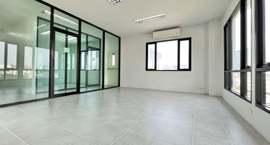 For sale 10 ベッドルーム office in Phra Khanong, Bangkok