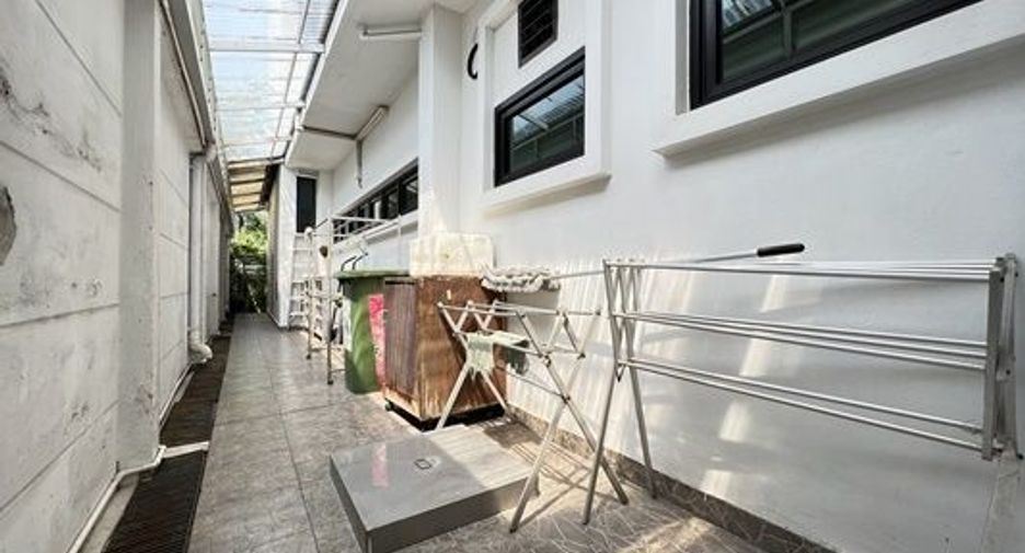 For sale 10 ベッドルーム office in Phra Khanong, Bangkok
