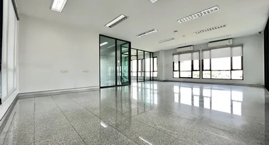 For sale 10 ベッドルーム office in Phra Khanong, Bangkok