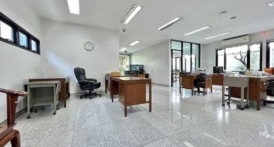 For sale 10 ベッドルーム office in Phra Khanong, Bangkok