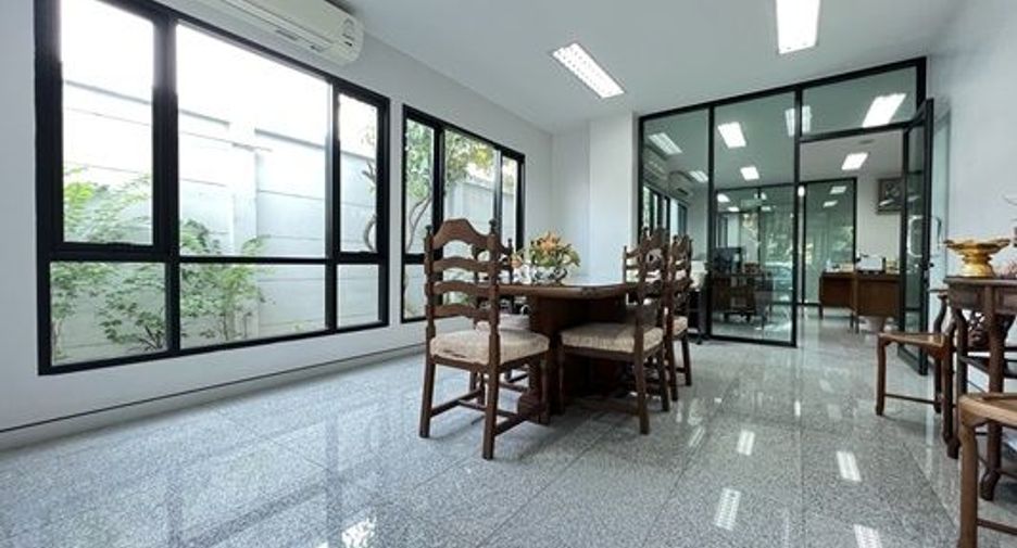 For sale 10 ベッドルーム office in Phra Khanong, Bangkok