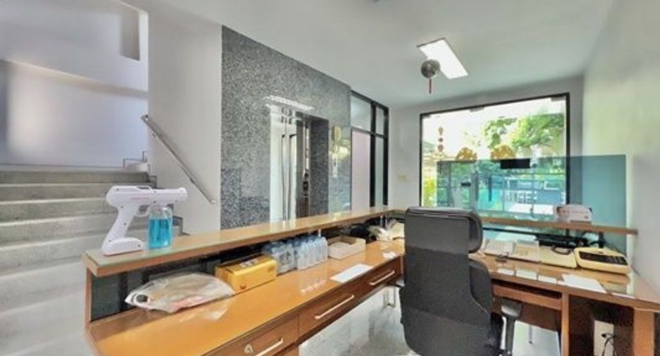 For sale 10 ベッドルーム office in Phra Khanong, Bangkok