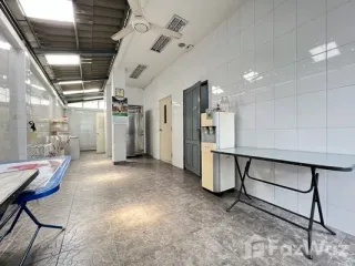 Oficina en venta de 10 habitaciones en Phra Khanong, Bangkok