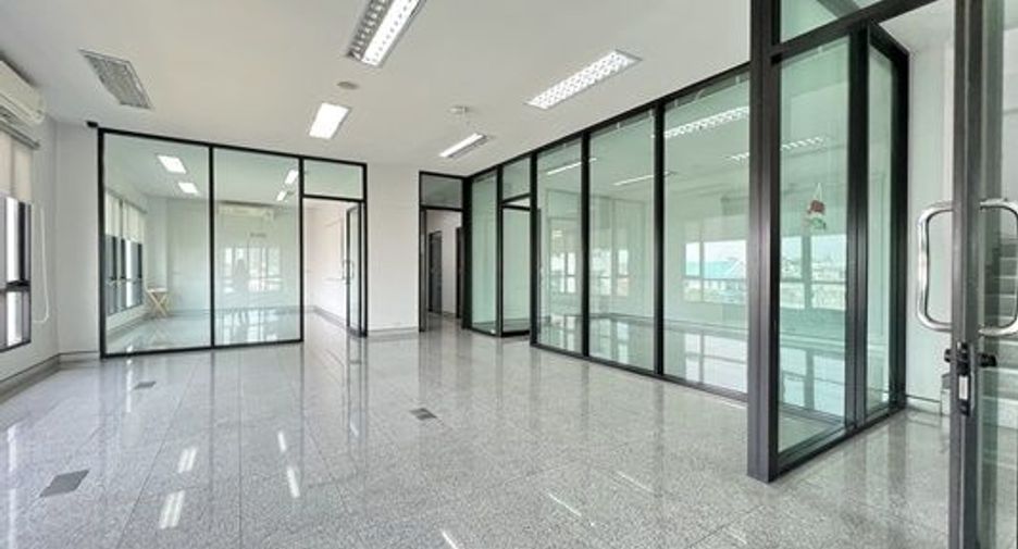 For sale 10 ベッドルーム office in Phra Khanong, Bangkok