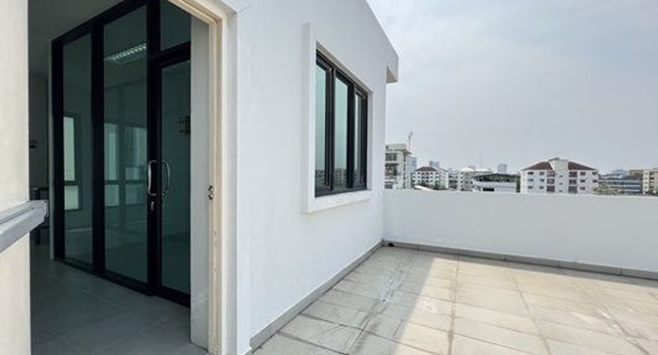 For sale 10 ベッドルーム office in Phra Khanong, Bangkok