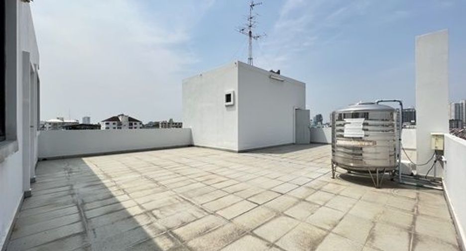 For sale 10 ベッドルーム office in Phra Khanong, Bangkok