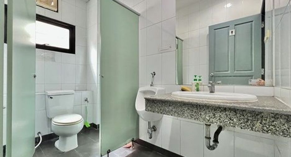 For sale 10 ベッドルーム office in Phra Khanong, Bangkok