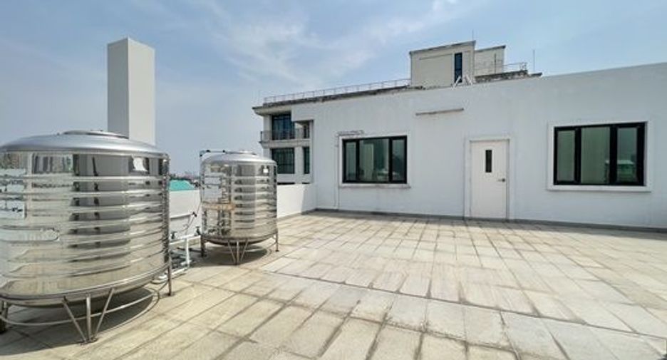For sale 10 ベッドルーム office in Phra Khanong, Bangkok