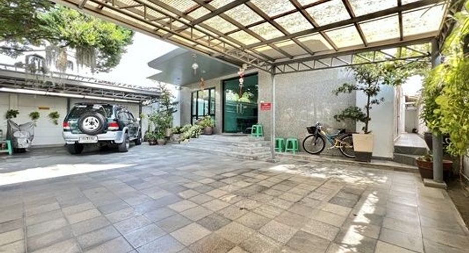 For sale 10 ベッドルーム office in Phra Khanong, Bangkok