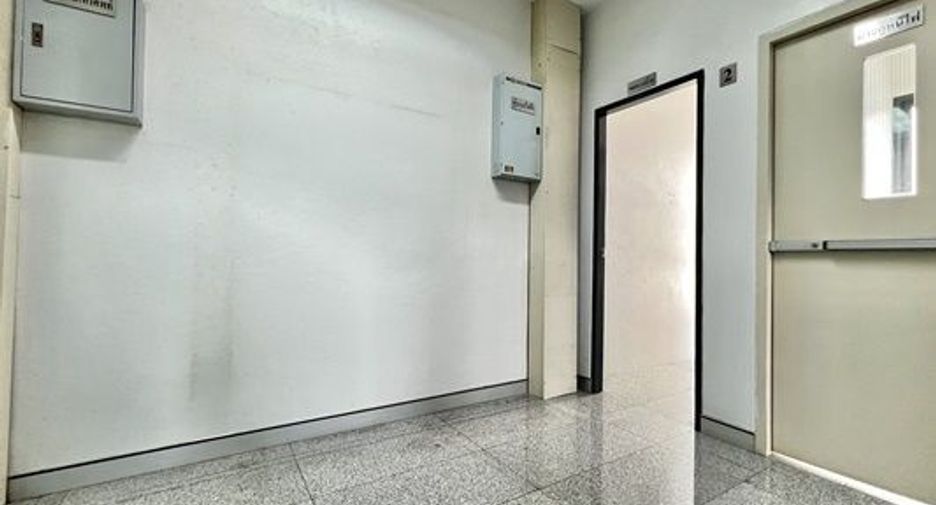 For sale 10 ベッドルーム office in Phra Khanong, Bangkok