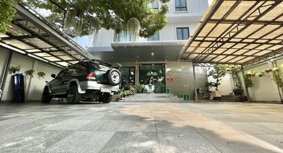 For sale 10 ベッドルーム office in Phra Khanong, Bangkok