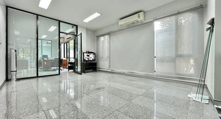 For sale 10 ベッドルーム office in Phra Khanong, Bangkok