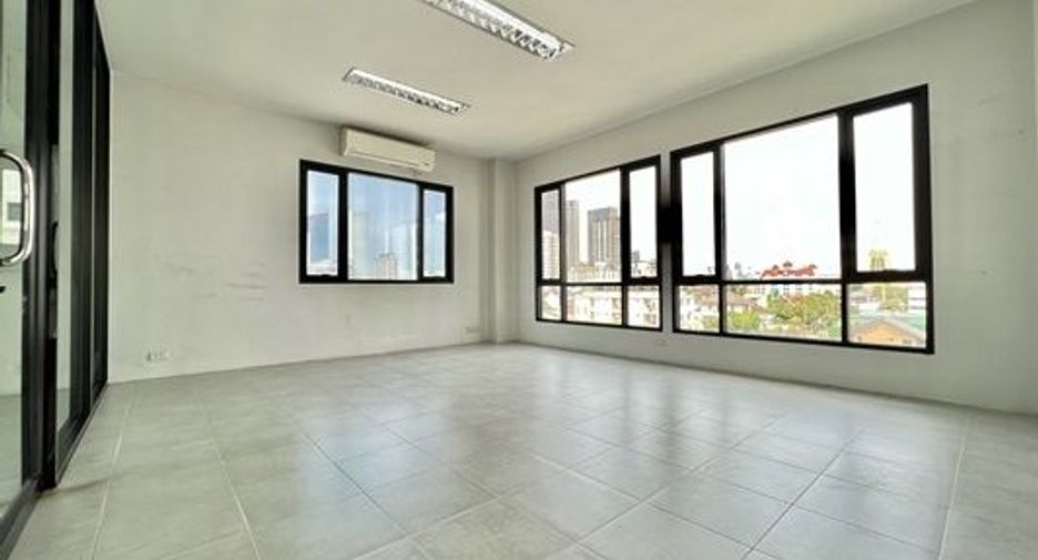 For sale 10 ベッドルーム office in Phra Khanong, Bangkok