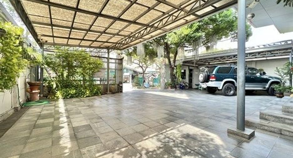 For sale 10 ベッドルーム office in Phra Khanong, Bangkok