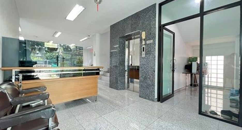 For sale 10 ベッドルーム office in Phra Khanong, Bangkok