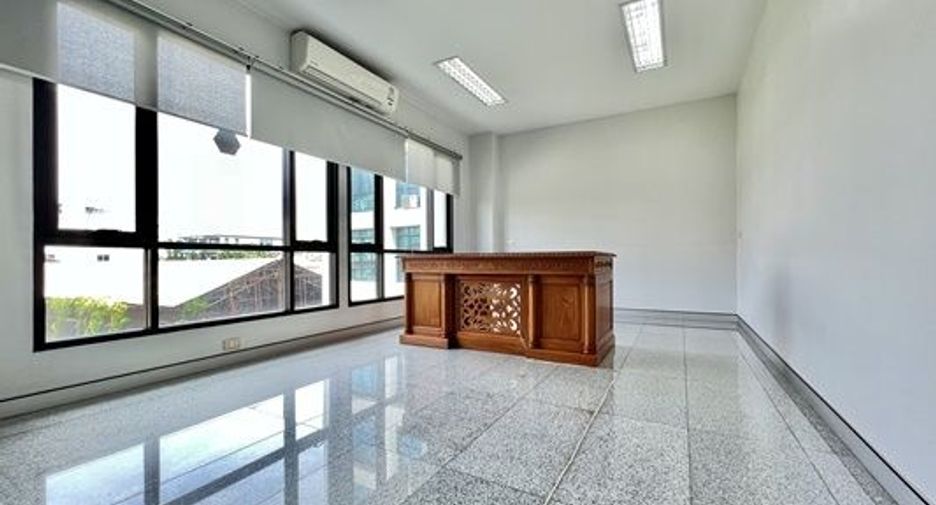 For sale 10 ベッドルーム office in Phra Khanong, Bangkok
