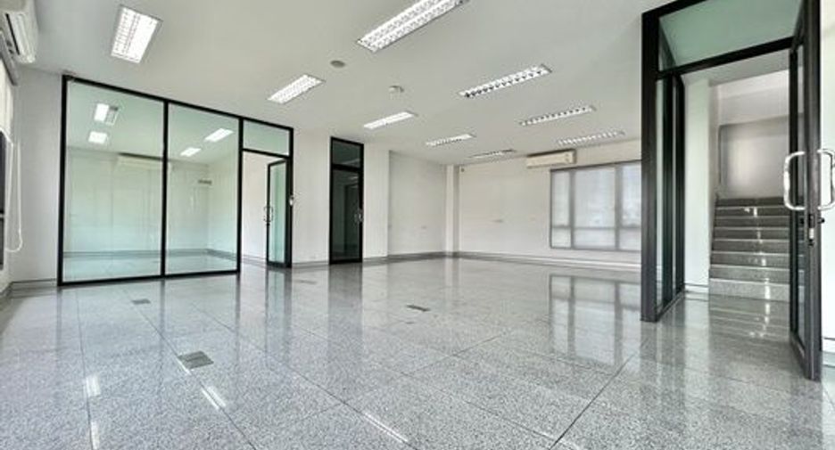 For sale 10 ベッドルーム office in Phra Khanong, Bangkok