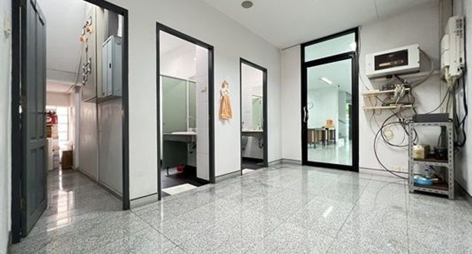 For sale 10 ベッドルーム office in Phra Khanong, Bangkok