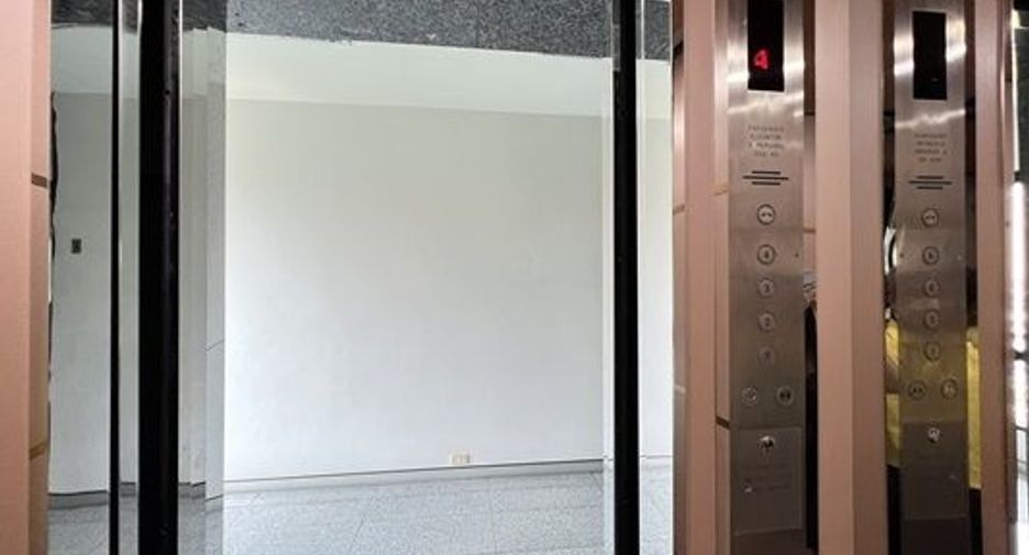 For sale 10 ベッドルーム office in Phra Khanong, Bangkok