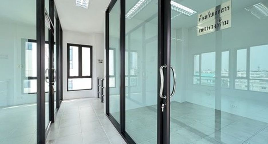 For sale 10 ベッドルーム office in Phra Khanong, Bangkok