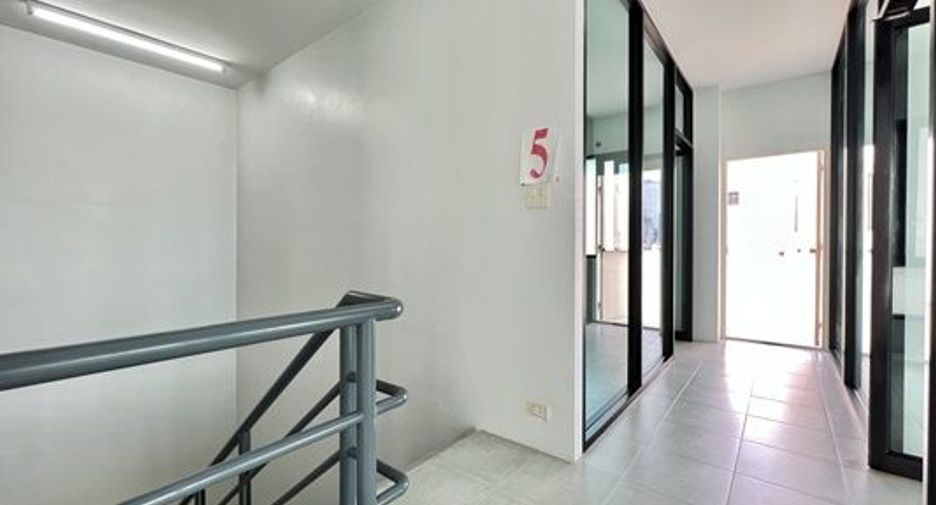 For sale 10 ベッドルーム office in Phra Khanong, Bangkok
