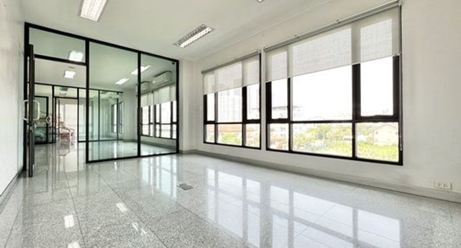 For sale 10 ベッドルーム office in Phra Khanong, Bangkok