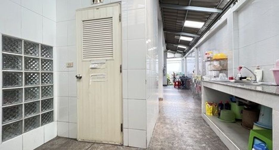 For sale 10 ベッドルーム office in Phra Khanong, Bangkok