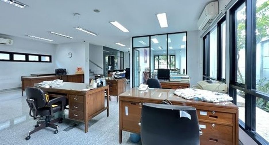 For sale 10 ベッドルーム office in Phra Khanong, Bangkok