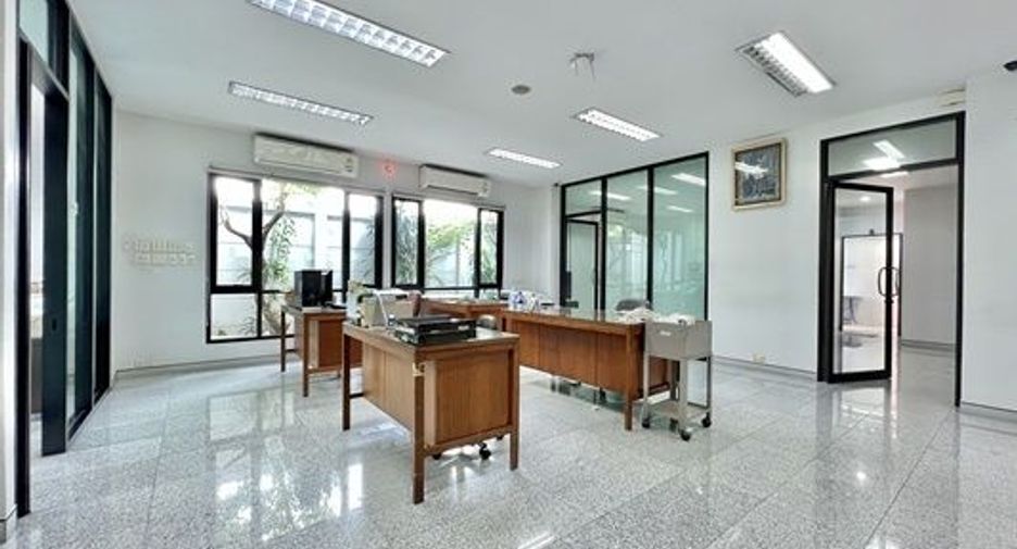 For sale 10 ベッドルーム office in Phra Khanong, Bangkok